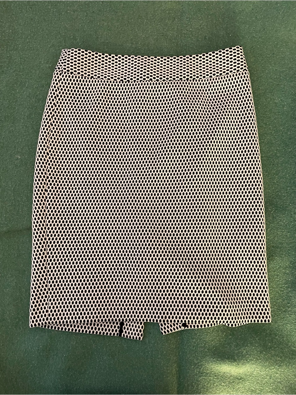 Banana Republic Black and White mesh pencil skirt size 8